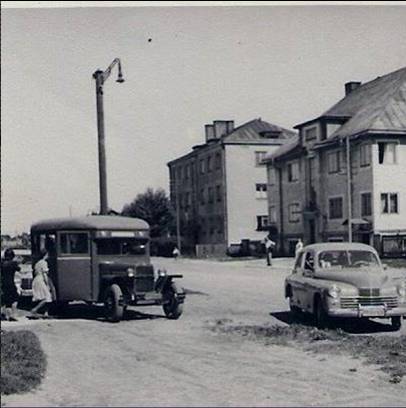 Vaade Ristiku tänavalt koolimaja juurest Orase tänava nurgale 1950. aastatel.