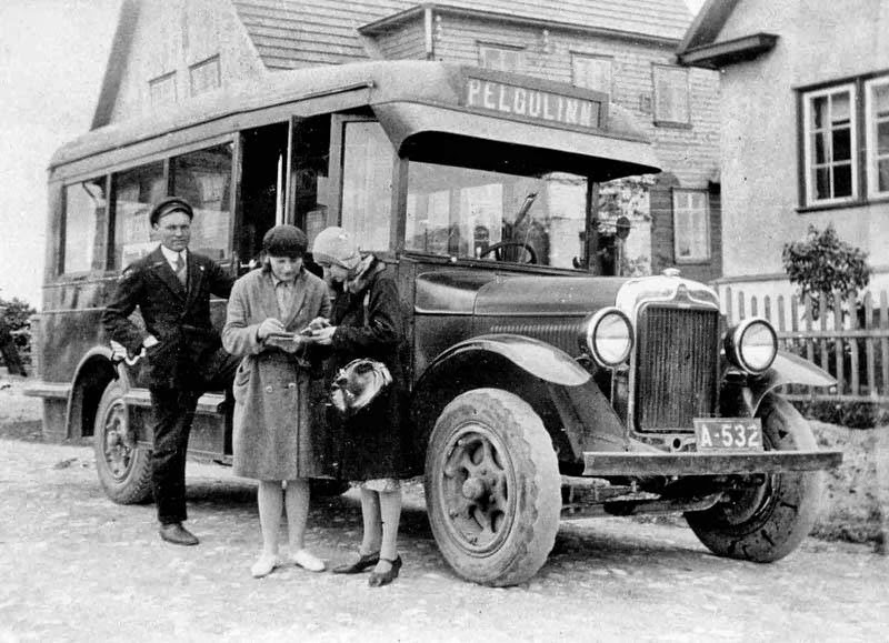 Linnaliinibuss Õle tänava lõpus 1920. aastate teises pooles.