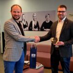 260429 VAU Haldus omandab Hausers Grupi haldusettevõtte