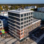 261002 Pärnu uus maamärk saavutas täiskõrguse Papiniidu 50 elu ja ärikeskuse sarikapeol tänati ehitajaid